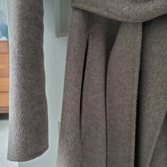 ✅ Banana Republic Double-Faced Merino Wool Wrap Coat, Taupe (XS) - Picture 4 of 14
